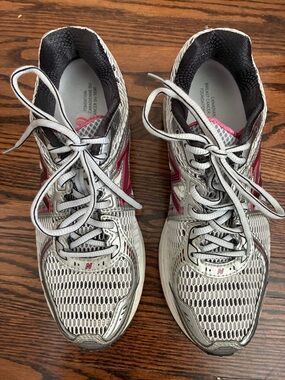 New Balance Women’s Silver and Pink Athletic Running Shoes 8.5 b with box.